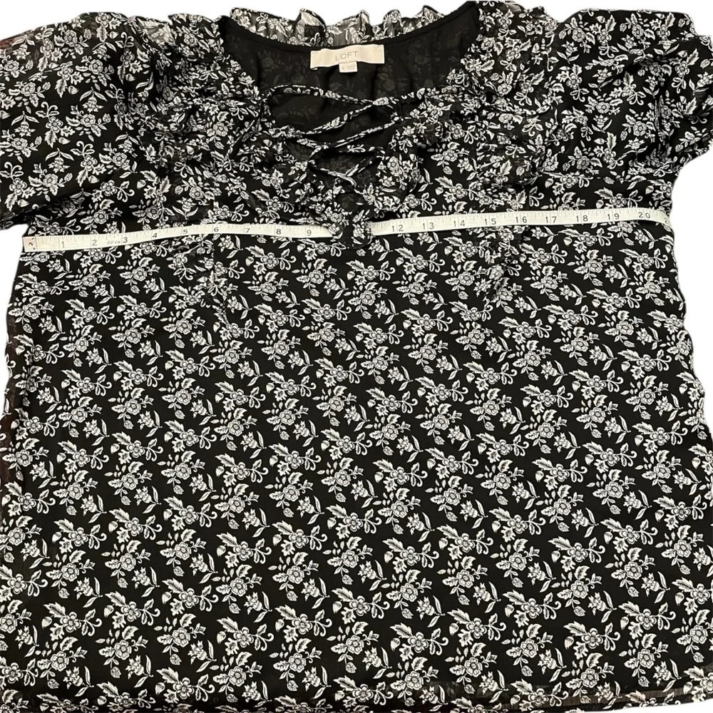 2/$30 Ann Taylor LOFT Lace-Up V-Neck Top w/ Ruffle Trim Puff Sleeves LaceUp Ties